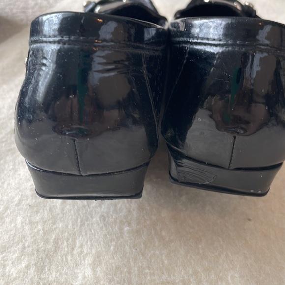 Stuart Weitzman buckle flats in Sz 7 1/2 N. In good condition - Picture 5 of 7